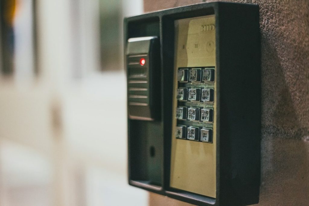 Choisir une alarme pour sa maison : les critères qui comptent avant le prix
