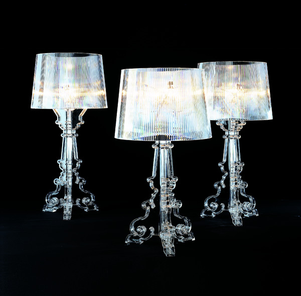 Pas de lumière perdue avec des lampes translucides. Bourgie chez Kartell