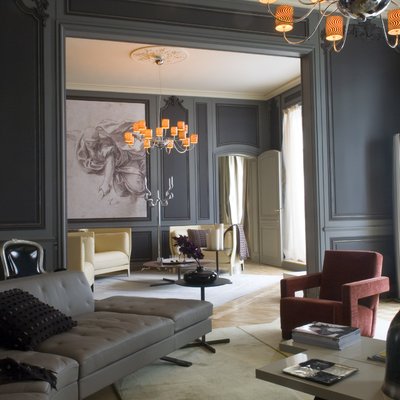 Sans dénaturer l’esprit de cet appartement parisien, Gérard Faivre conjugue ancien et moderne.