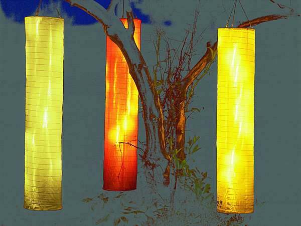 9. A suspendre, suspension solaire e, ABS et polyéthylène, H 100 x D 20cm. 19,95€ l’une. €, Ikéa