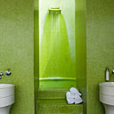 Mais les salles de bains conservent les couleurs mexicaines, très "nature".