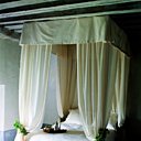 Lit à baldaquin, par Nathalie