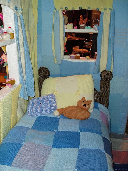 2- Chat et pelote ne font plus qu'un