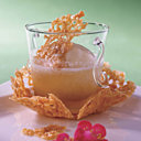 Granité de pêches blanches, tuiles et infusion de citronnelle