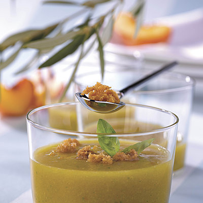 Nectarines, pain d'épices et basilic.