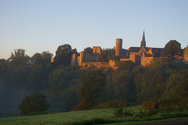 Ste-Suzanne à l'aube