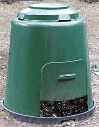 Le compost en silo, bien adapté aux petits jardins.
