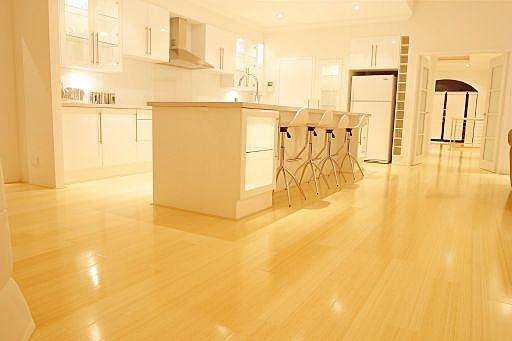 Cuisine grand confort réalisée avec Vertical naturel