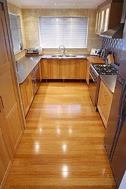 Une cuisine réalisée avec Bamwood caramel