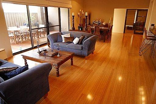 Pièce à vivre réalisée avec Vertical caramel