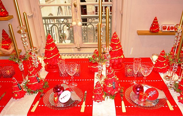 Table en fête. Point à la ligne