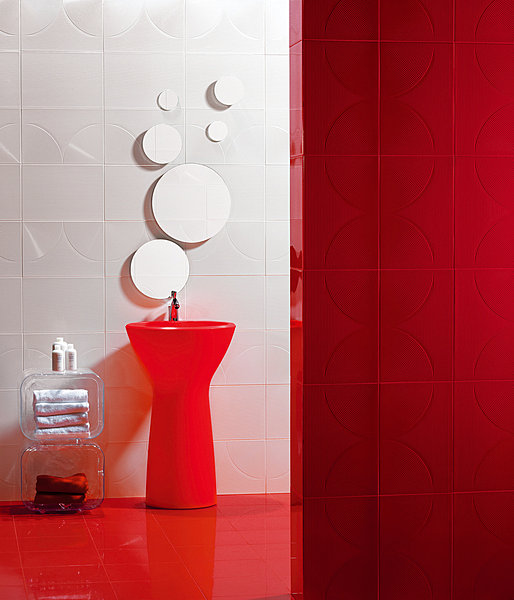 Comme un air d'opéra, une atmosphère brillante et chatoyante avec ces céramiques murales de 28 x 41 cm. Surface.