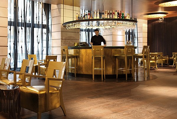 Rendez-vous pour un cocktail au Lola Bar.