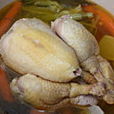 Une poule bien accompagnée