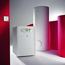 Cette PAC géothermique existe en deux versions : pour le chauffage seul ou pour chauffage et eau chaude sanitaire. S'associe à un plancher chauffant ou des radiateurs basse température. Magna Geo. Saunier Duval.