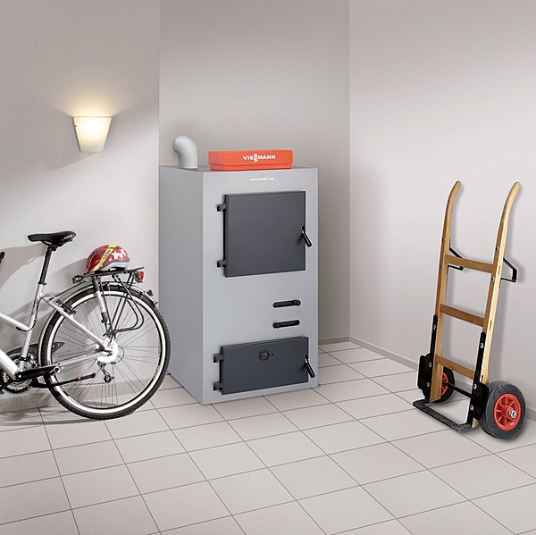 Rendement de 88% pour cette chaudière à bûches qui reçoit des bûches jusqu'à 50 cm de long. Vitoligno 100-S. Viessmann.