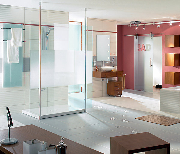 Régulé par un thermostat électronique ce panneau rayonnant électrique diffuse une chaleur homogène du sol au plafond. Solaris. Fondis.