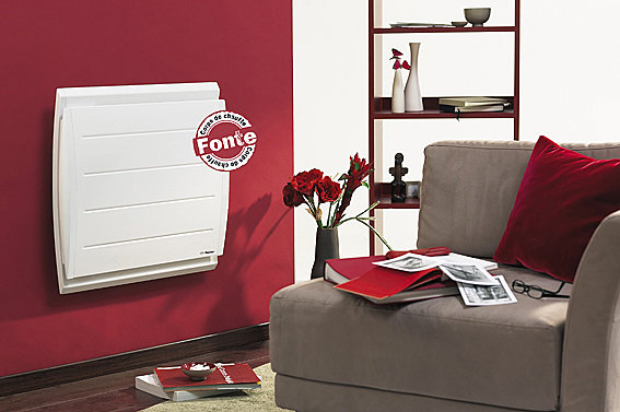 Un radiateur électrique à inertie équipé d'un corps de chauffe en fonte pour une chaleur douce et d'un film chauffant en façade pour une montée en température rapide. Equateur. Thermor.