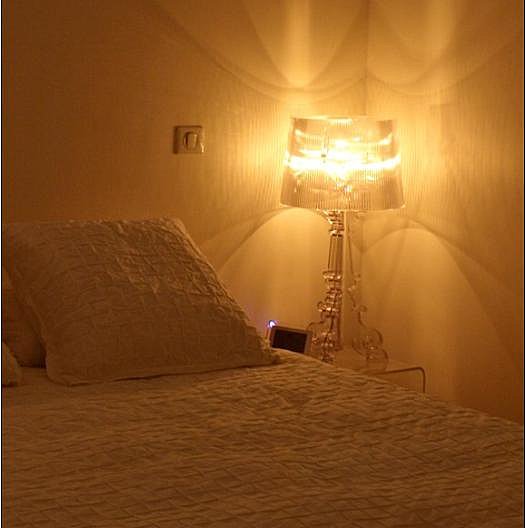 La chambre tout de blanc vêtue