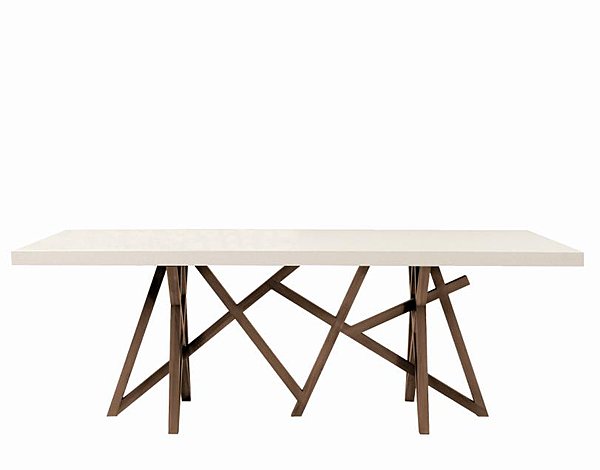 Le piètement de la table de repas rappelle les branches d'un arbre