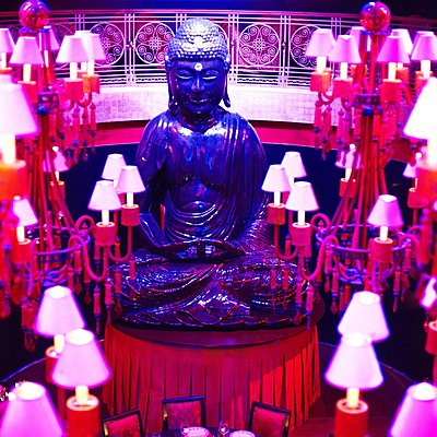 L'immense Bouddha haut de 3 mètres, emblème du lieu L'immense Bouddha haut de 3 mètres, emblème du lieu