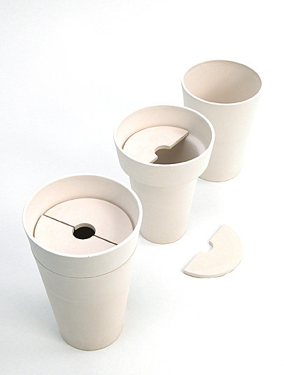 Vases & pots "Greenhand"
Matériau:faïence émaillée
Designer:Nicolas Prioux
Partenaire:Talon d'Argile (G. Heitzmann)