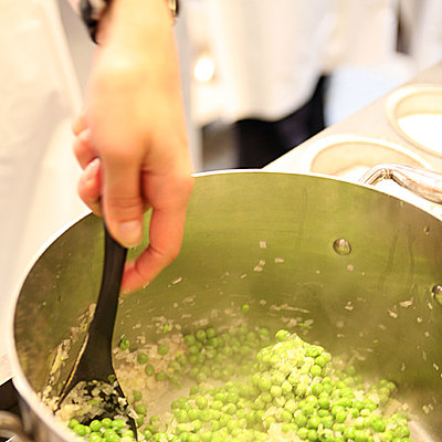 Nature, dans un risotto, dans un riz cantonnais ou autour d'une viande, le petit pois se prête à toutes les situations