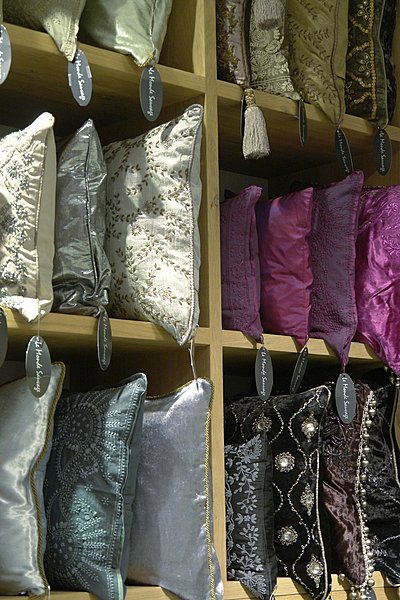 Un très large choix de coussins brodés