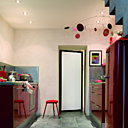 Ambiance urbaine avec  ce sol vinyle qui  imite les carreaux de pierre format XXL. Rock Grey. Gerflor.