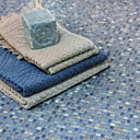 Pour la salle de bains, un revêtement qui évoque la mosaïque. Traitement antibactérien. Eden Grey. Gerflor.