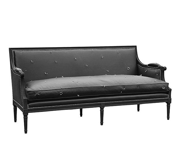 Canapé Versailles, version « Blouson Noir » en cuir et bijoux piercings en titane, Gilles Nouailhac