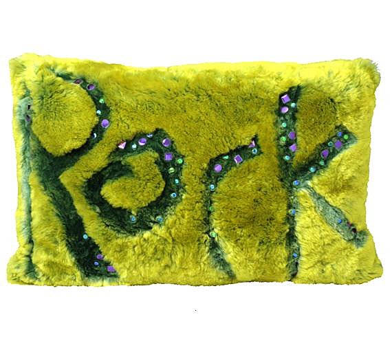 Coussin « Tag Strass », une création d’Evelyne Prelonge