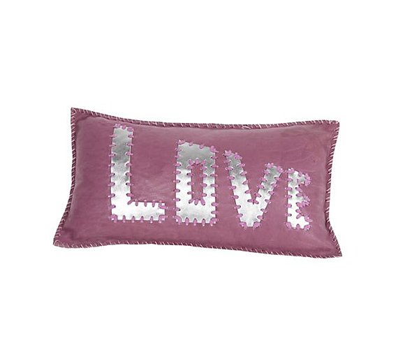 Coussin en peau et métal « Love », une création de Marie-Hélène Legrand