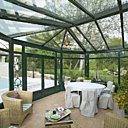 Conviviale, lumineuse, la véranda s'impose comme un nouveau lieu de vie largement ouvert sur la nature. Vérancial.