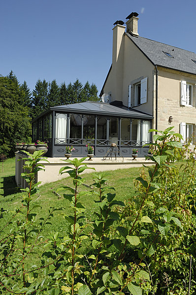 Bien conçue, une véranda offre un agréable espace à vivre baigné de lumière. Technal.