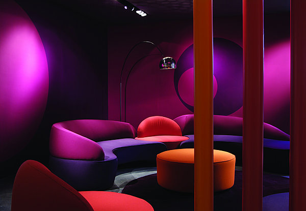 Le canapé Comète assume ses confortables rondeurs...