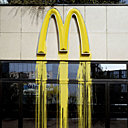 Mac Do, lui aussi, verse quelques larmes, Zeus