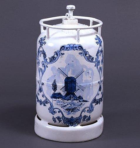 Bouteille de gaz Delft par Wim Delvoye