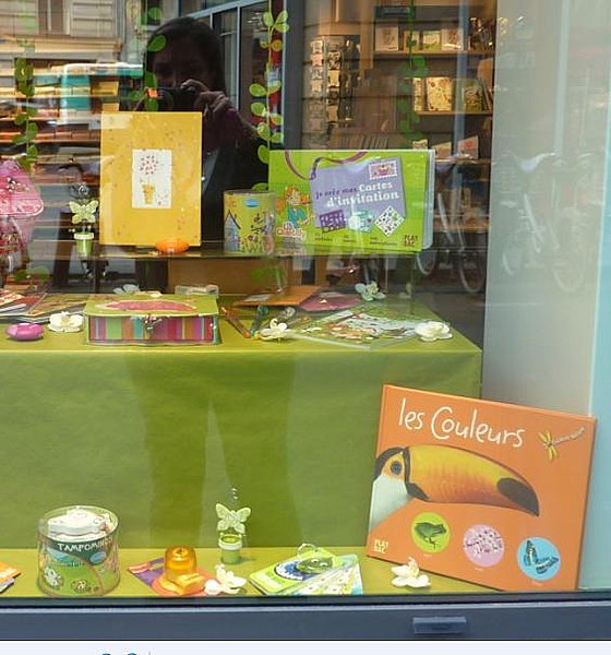 Tampons et jolies couleurs pour les enfants