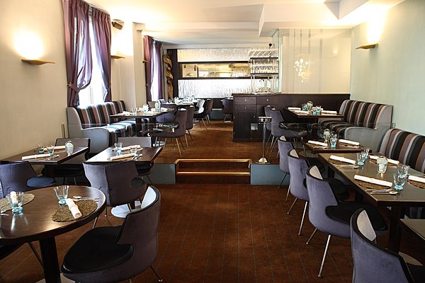 Un décor actuel, feutré et confortable pour une bonne dégustation