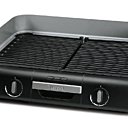 Ce barbecue électrique est équipé de deux surfaces de cuisson indépendantes pour faire cuire en même temps brochettes et légumes. Les plaques de cuisson se lavent au lave-vaisselle. Family Flavor Gril. Tefal.
