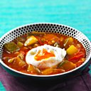 Oeufs pochés à la ratatouille