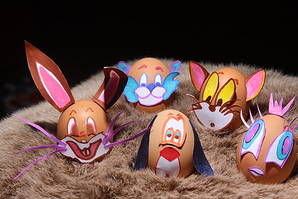 des oeufs de Pâques à décorer