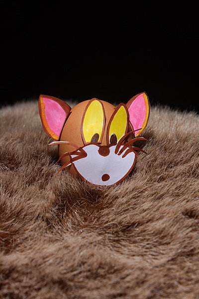 des oeufs de Pâques à décorer