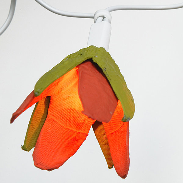 Une guirlande lumineuse très colorées à partir de simples boites d'?ufs