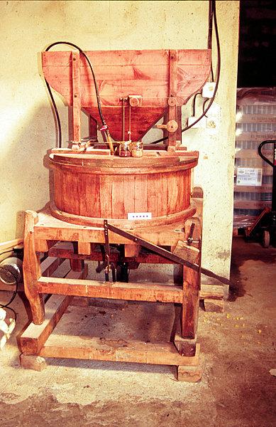 Moulin à moutarde de la société Apis Vinégria dans le Tarn