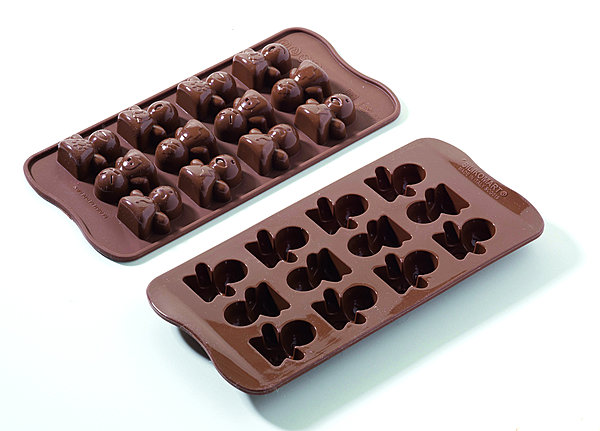 Moule Mood. Silicone. Supporte les températures jusqu'à 260°C. Anti-adhérent. Démoulage facile. Nettoyage au lave-vaisselle. Dim : 21,5 x 11 cm. 12 moods, 4 modèles / plaque. 9,90 €