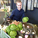 Louis de Fleurieu
devant son potager Bacsac: choux, navets, carottes...
