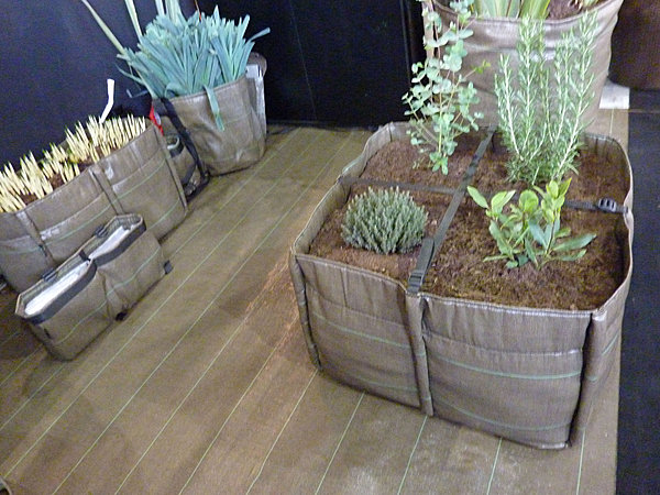Bacsquare de 4 carrés avec des plantes