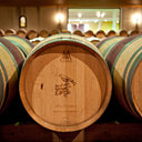 Un vin élevé en fûts de chêne dans le pur respect des traditions